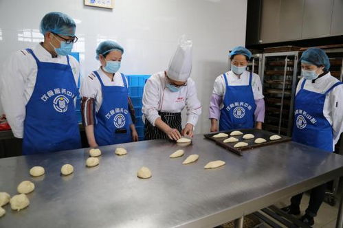 合肥工业大学饮食服务中心一行赴我校糕点厂开展餐饮服务调研学习交流活动